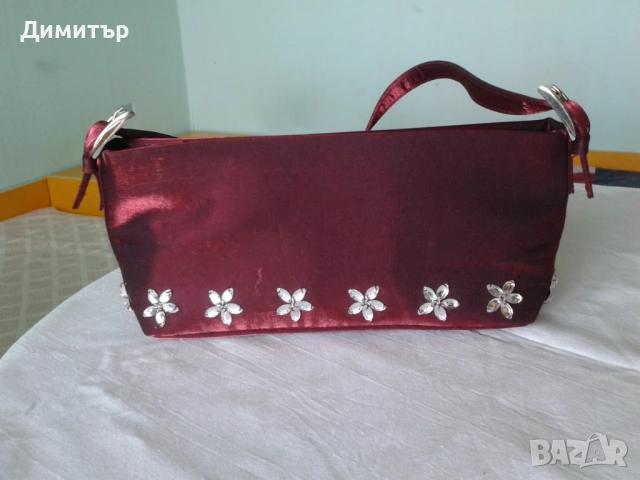 Елегантна дамска чанта във вишнев цвят