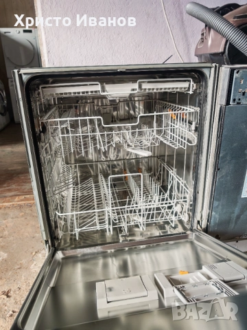 Съдомиялна Miele полувграждане, снимка 3 - Съдомиялни - 51695124