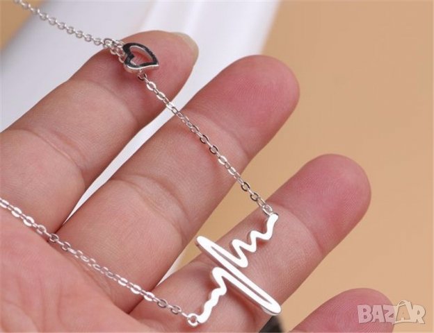  🤯 Колие с триъгълник и кожена верижка, снимка 6 - Колиета, медальони, синджири - 22877863