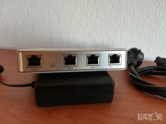 Ubiquiti Networks USG gateway/controller, снимка 2 - Рутери - 56104532