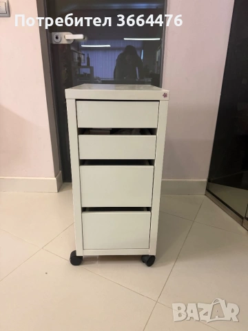 Шкаф на колела с чекмеджета 