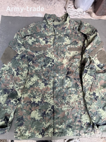 продавам камуфлажни дрехи 
