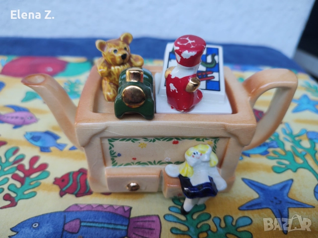 Малък колекционерски чайник "шкаф за играчки" P. Cardew, снимка 10 - Колекции - 52373349