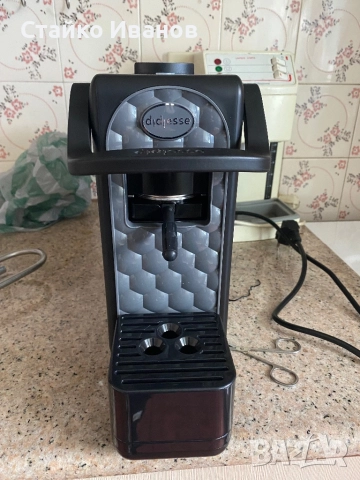 Кафемашина на капсула - нова, с подарък капсули