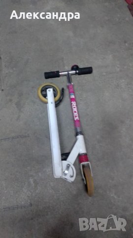 Скутер, снимка 2 - Детски велосипеди, триколки и коли - 36768439