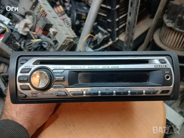 Авторадио със CD SONY CDX-GT220
