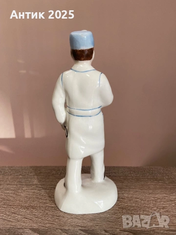 Винтидж порцеланова статуетка „Лекар“, Коростенски порцеланов завод, СССР, снимка 2 - Антикварни и старинни предмети - 53235556