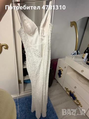 Роклята е в отлично състояние обличана за 3 часа разделям се с нея защото няма къде да я облека, снимка 2 - Рокли - 54015582