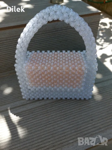  Ръчно изработена дамска чанта от мъниста – стил и елегантност в едно!
, снимка 3 - Чанти - 50793581