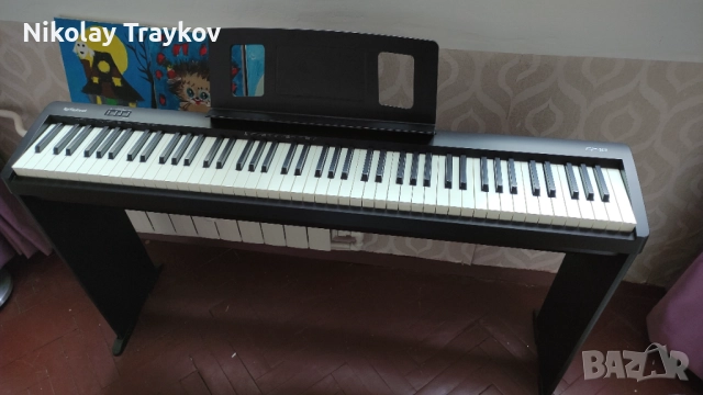 Пиано Roland FP-10 в комплект с дървена стойка и покривало