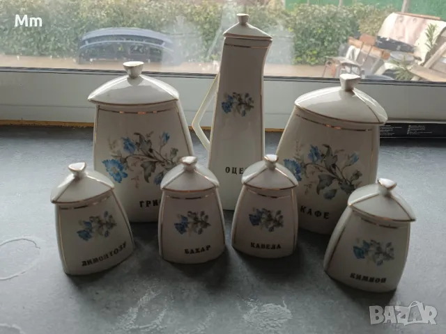 Стар порцеланов сервиз