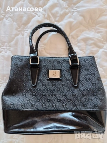 дамска лачена чанта 