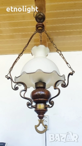 Красив масивен месингов полилей съчетание с дървени елементи и две стъкленици , снимка 5 - Полилеи - 52209294