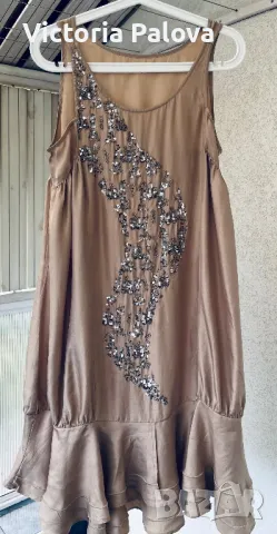 Красива копринена рокля