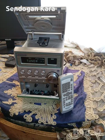 Минисистема Kenwood и нейното дистанционно управление