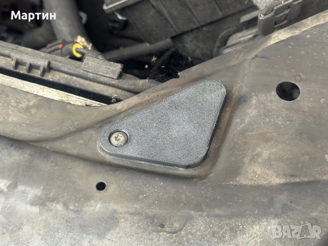 Държач за радиатор Volvo V70/XC70/S80