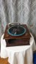 Стар грамофон с манивела, снимка 1 - Антикварни и старинни предмети - 44437326
