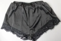 S/M черни сатенени шорти с дантела , снимка 2
