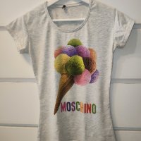 Сива тениска MOSCHINO размер М цена 10 лв., снимка 1 - Тениски - 42699644