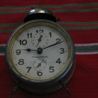 Часовник будилник-Рядък, снимка 2 - Антикварни и старинни предмети - 33833515