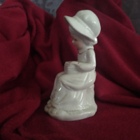 Порцеланова статуетка Дама с кошница., снимка 3 - Антикварни и старинни предмети - 44727982