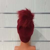 Нова зимна дамска шапка СилвърСтар с камъчета и помпон/пух в цвят бордо, снимка 4 - Шапки - 35501694