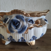 Стара бонбониера "Синя роза"каподимонте, снимка 6 - Антикварни и старинни предмети - 44615615