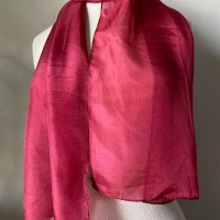 Копринен шал в червен цвят, снимка 3 - Шалове - 40439386