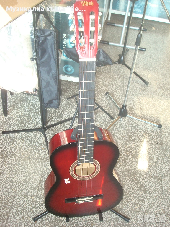 Класическа китара Valencia, Размер 4/4, снимка 1