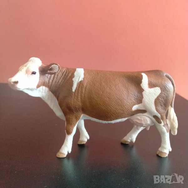 Колекционерска фигурка Schleich Simmental Dairy Cow Brown / White Крава 2008 73527, снимка 1