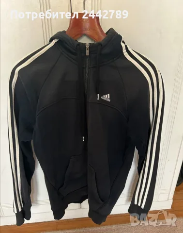 Adidas performance essentials суичър с ленти през качулката от старите