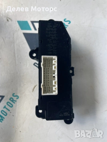 Бутон ел. ръчна спирачка 93310-2W200 от Hyundai Santa Fe 2.2 CRDI, 197 кс., автоматик, двигател D4HB, снимка 2 - Части - 51498385