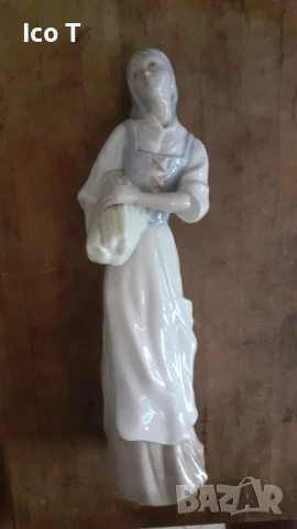 стара порцеланова фигура , снимка 3 - Антикварни и старинни предмети - 50903658