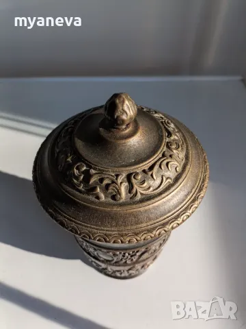 Vintage, бронзов съд с капак, чаша с богата орнаментика и функционалност. , снимка 5 - Декорация за дома - 48838819
