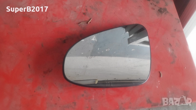 Продавам - оригинално стъкло ляво огледало за Тойота Ярис 2010-2019 г.