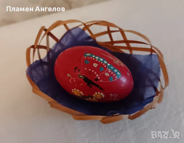 Старо дървено велигденско яйце. 