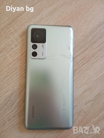 Xiaomi 12T със счупен гръб