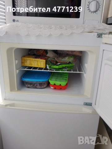 Хладилник с горен фризер, снимка 5 - Хладилници - 54165844