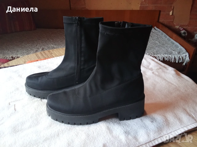 Продавам дамски елегантни обувки тип боти,, снимка 2 - Маратонки - 54335912