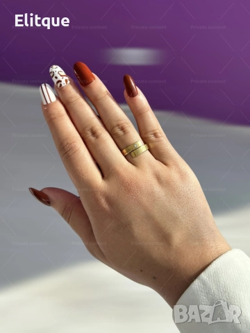 Златист дамски пръстен от медицинска стомана с камък и гравирани декорации, снимка 4 - Пръстени - 52871215