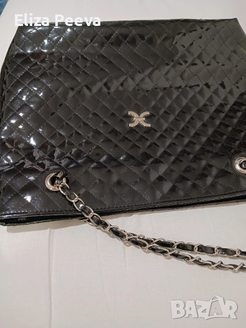 Черна лачена чанта, снимка 8 - Чанти - 53222487