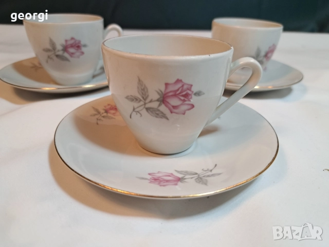 чаша за кафе с чинийка стар български порцелан с рози 28/5, снимка 2 - Чаши - 51970752