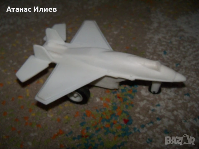 Самолетче с инерционен двигател, соц играчка