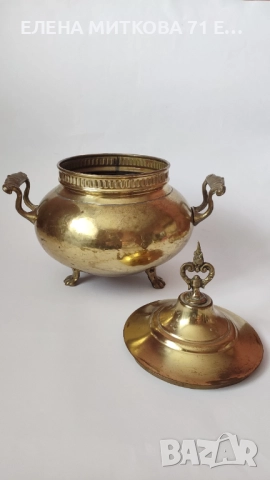 Голям старинен ръчно кован месингов съд с дръжки и крачета от бронз, снимка 3 - Други ценни предмети - 52712368