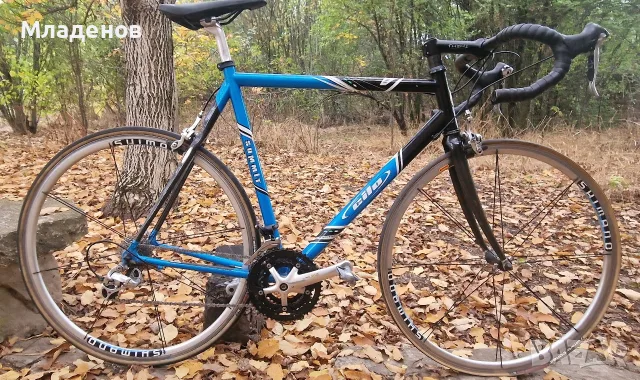 Шосеен бегач Cilo . Shimano 105 .