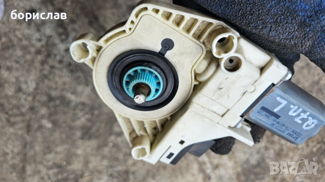 Задно ляво моторче за стъкло за Audi Q7 , снимка 6 - Части - 51637401