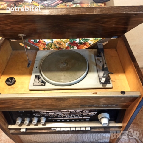 VEF Rapsodija радиограмофон Лампов + 30 плочи за 75 €вро, снимка 4 - Други - 51964431