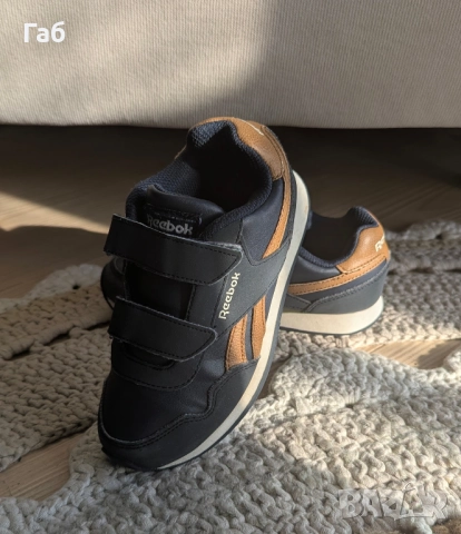  Кожени маратонки за момче на Reebok, номер 30 за краче с дължина 18.5 см., снимка 3 - Детски маратонки - 52822515