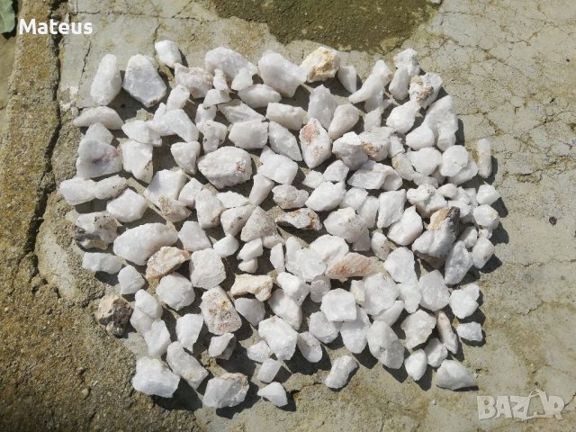 Кварц бял - минерал, снимка 2 - Колиета, медальони, синджири - 40801271
