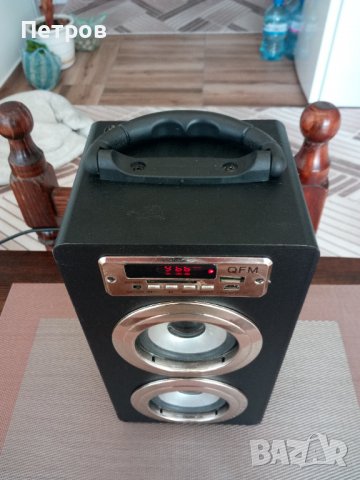 Продавам малко и компактно радио с дистанционно.Работещо.Подходящо за градината и лозето., снимка 2 - Радиокасетофони, транзистори - 40226214